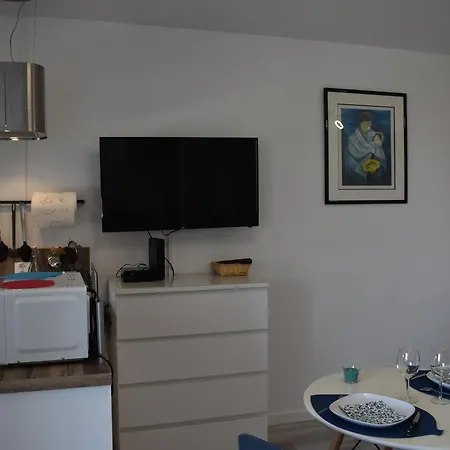 Cosy Avec Balcon Et Climatisation, Proche Des Thermes - Fr-1-503-140 شقة *