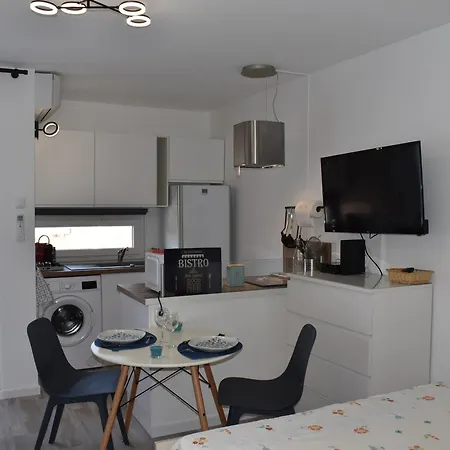 شقة Cosy Avec Balcon Et Climatisation, Proche Des Thermes - Fr-1-503-140 *